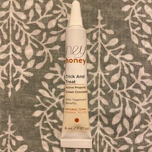 Hey Honey cream concealer
